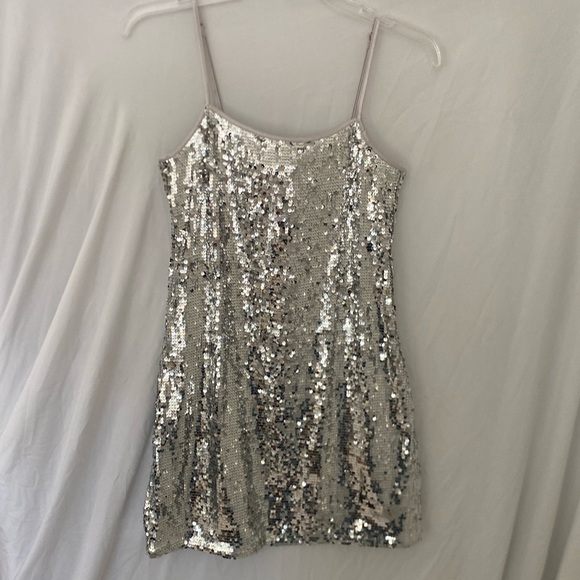 NWT H&M sequined silver shift dress sz XS - Picture 1 of 3